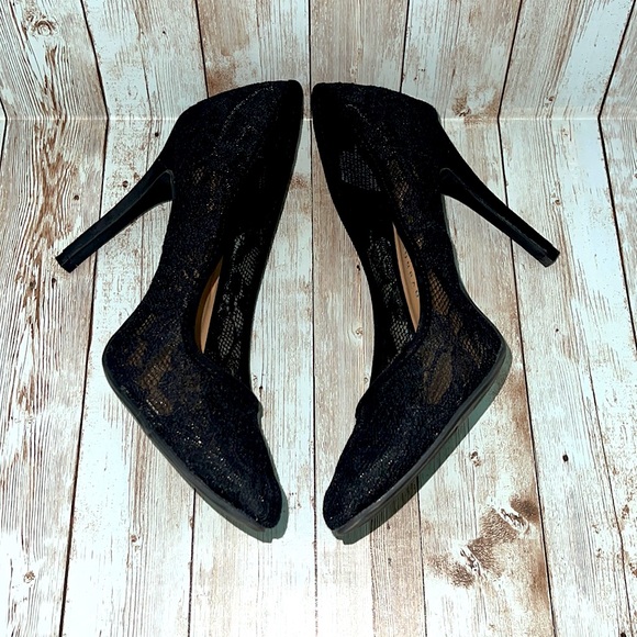 Lace Heels - Picture 4 of 7